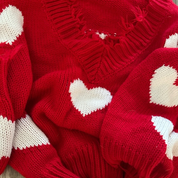 Oversized red heart v neck sweater - perfect for Valentine’s Day - Picture 2 of 3
